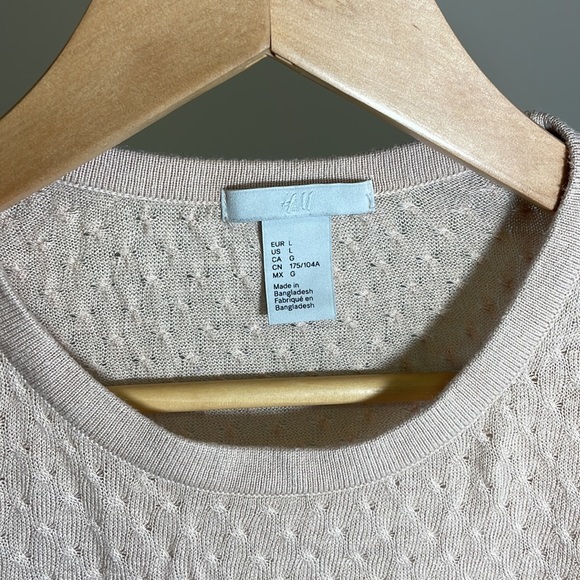 4/$24🦩 H&M Wool Sweater Cable Knit Lightweight - Picture 5 of 9